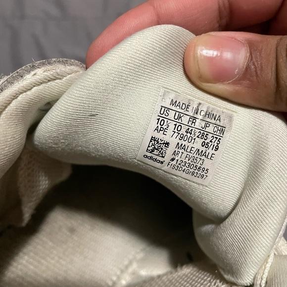 Men size 10.5 - Picture 3 of 3